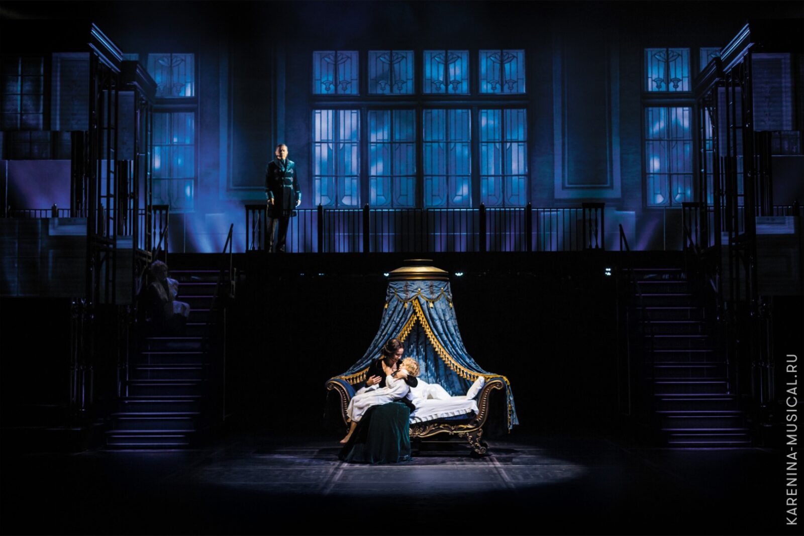 Szenenbild (© karenina-musical.ru)