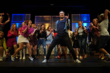 Niklas Schliesmeier (Ren McCormack), Ensemble © Sandra Tutsch