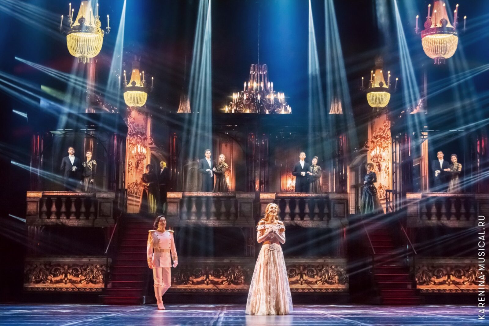 Szenenbild (© karenina-musical.ru)