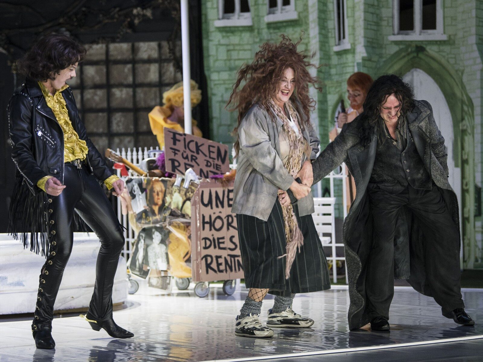 Martin Gerke (Anthony), Dagmar Gelbke (Bettlerin), Gerd Vogel (Sweeney Todd) &copy; Falk Wenzel
