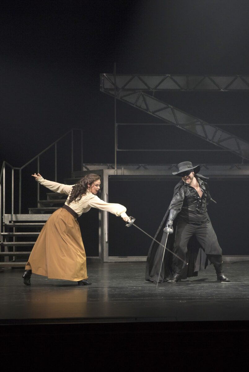 Luisa (Anna Langner), Diego de la Vega / Zorro (Ruud van Overdijk) &copy; H. Dietz Fotografie