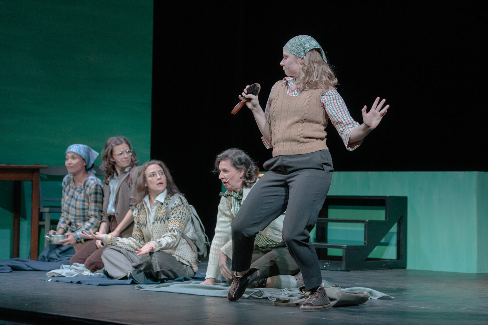 Kun Jing (Ensemble), Tamara Pascual (Gunvor Hofmo), Jasmina Sakr (Ruth Maier), Carmen Wiederstein (Ensemble), Michaela Thurner (Ensemble) &copy; Thomas Langer