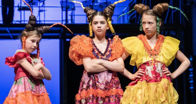 Mathilda Seehausen, Mila Brandau, Josefa Nenoff (Tinkerbell) © Tom Schulze