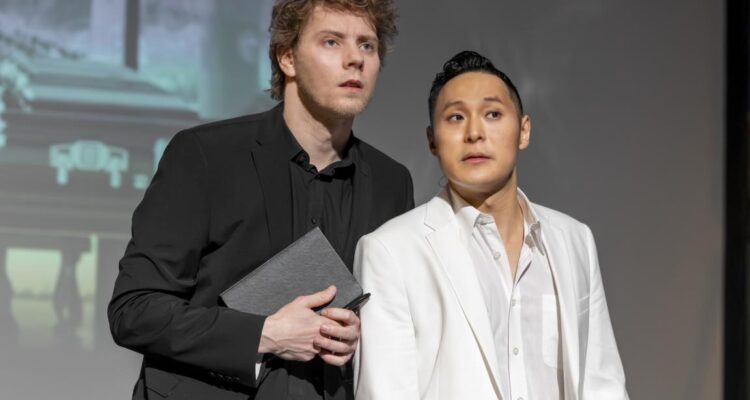 Sebastian Schiller (Thomas Weaver), Benjamin Lee (Alvin Kelby) © Sascha Kreklau