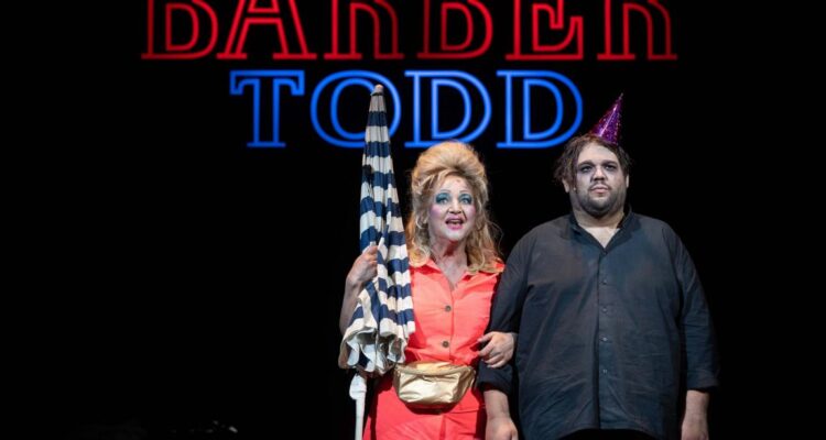 Gesine Forberger (Mrs. Lovett), Nils Stäfe (Sweeney Todd) © Bernd Schönberger