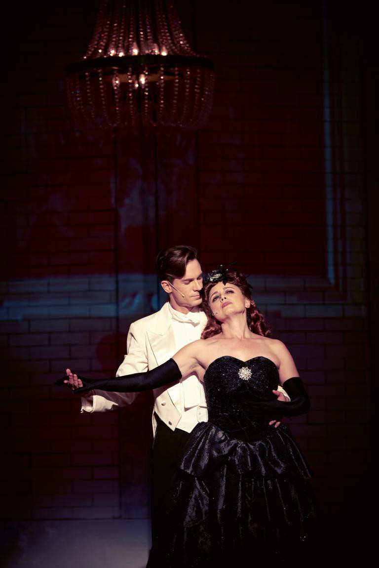 Markus Schneider (Joe Gillis), Monika Maria Staszak (Norma Desmond) © Matthias Baus für das Theater Koblenz