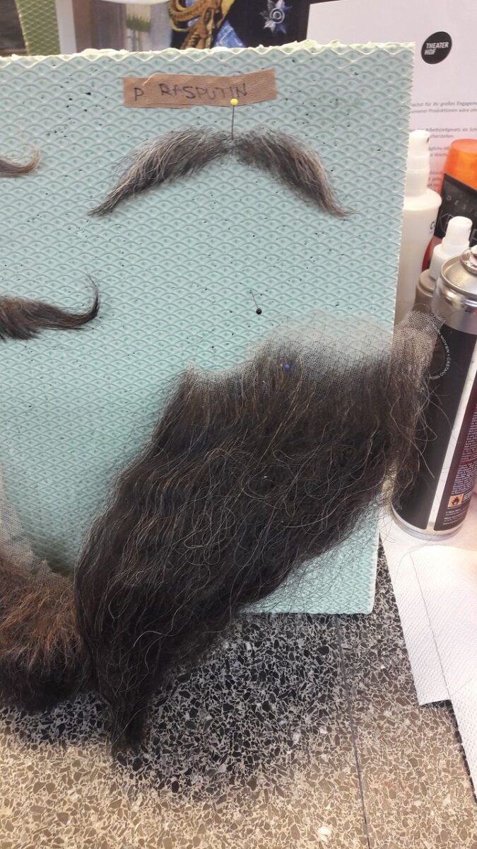 Wir sind nicht bei den 7 Zwergen...nein, sondern immer noch bei Rasputin.