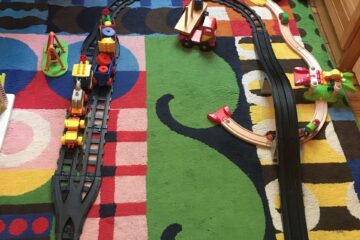 Mein Tag fängt meistens so gegen 7 Uhr an. Und heute morgen mit einer Runde Eisenbahn spielen mit dem Sohnemann.