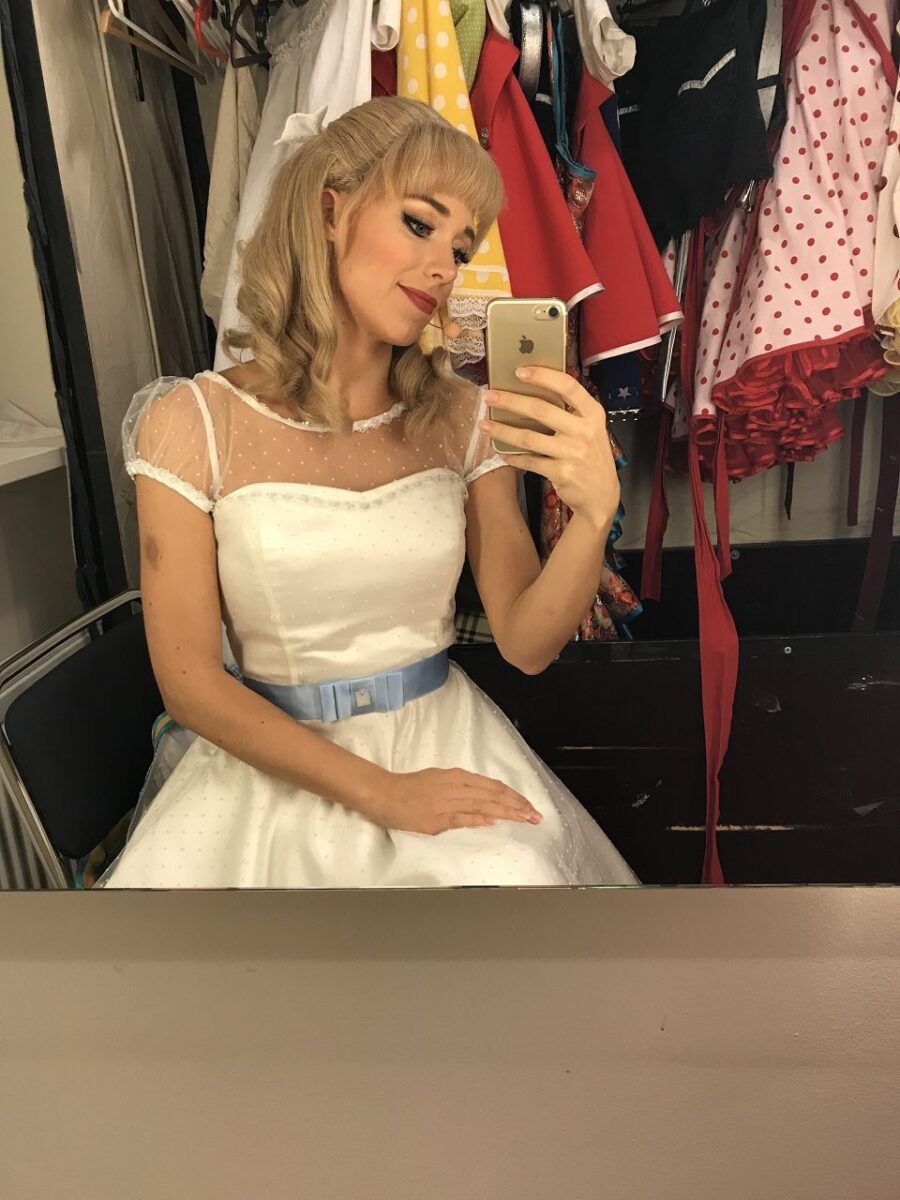 Ein Garderobenselfie in meinem Kostüm für Hopelessly Devoted.