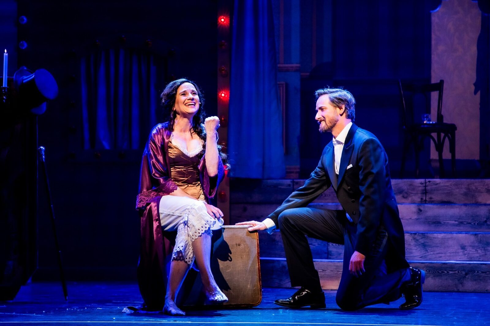 Vera Bolten (Desireé Armfeldt) und Markus Schöttl (Frederik Egerman) in 'Das Lächeln einer Sommernacht' © Abiramy Arulrasa