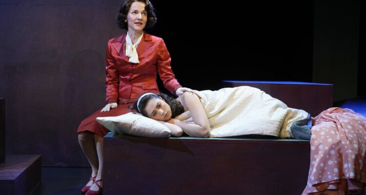 Sarah Schütz (Margaret Johnson), Valerie Luksch (Clara Johnson) &copy; Reinhard Winkler