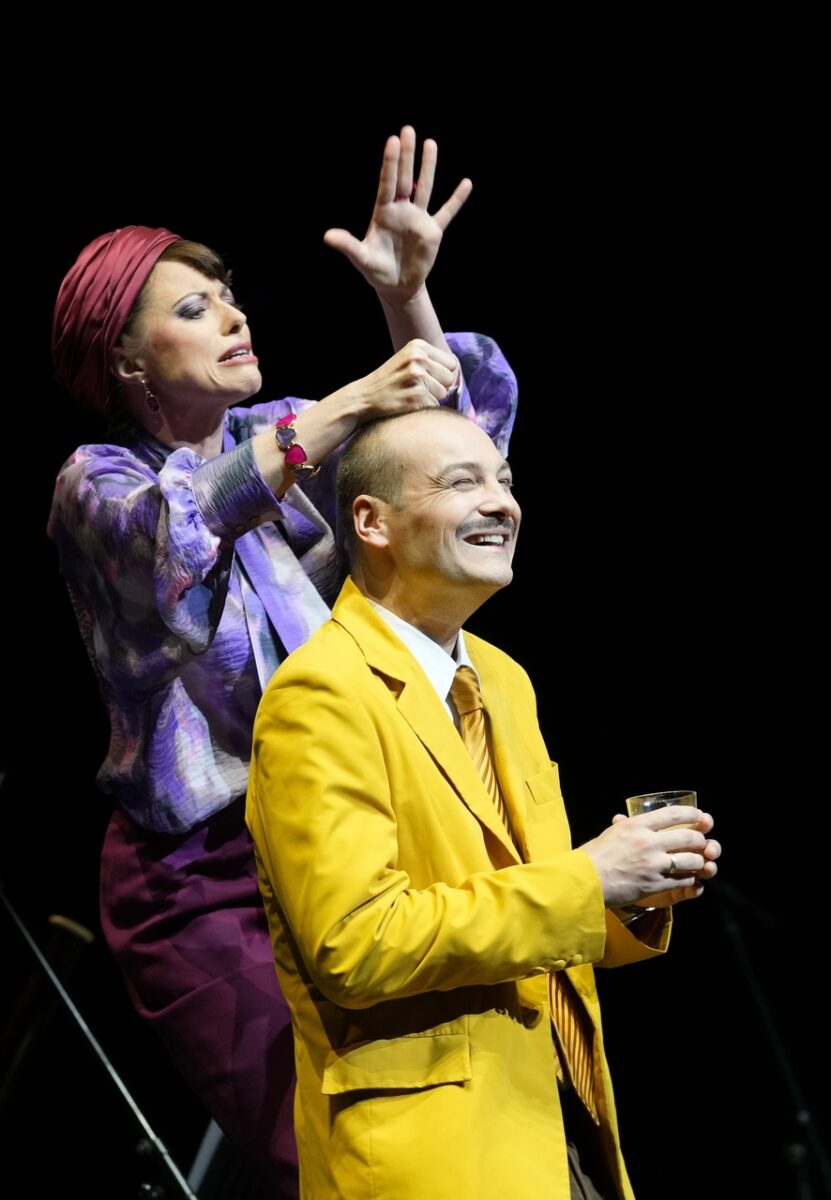 Lynsey Thurgar (Mrs. Draper), Karsten Kenzel (Horace J. Fletcher) &copy; Reinhard Winkler