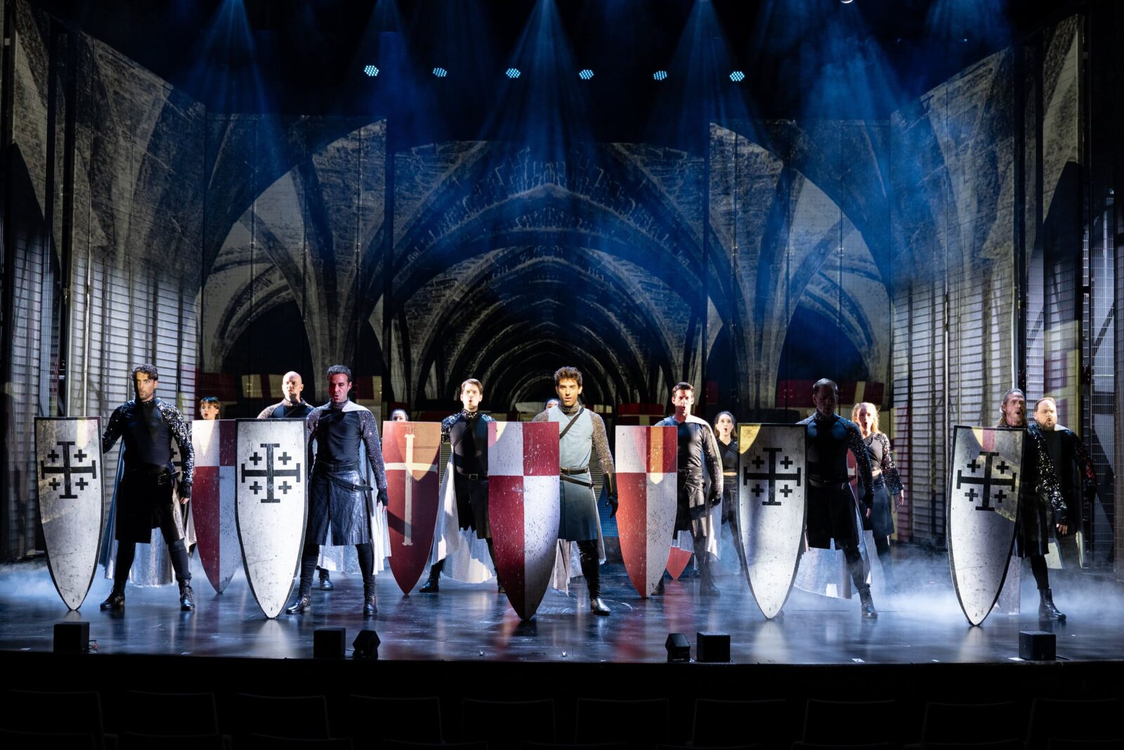 Ensemble, "Robin Hood" 2025 (Foto: Michael Werthmueller © spotlight-musicals)