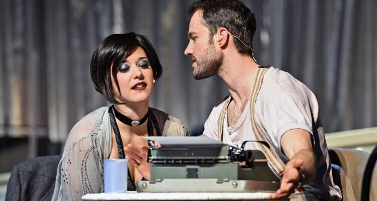 Sabrina Pankrath (Sally Bowles), Tobias Schwieger (Clifford Bradshaw) © Volker Beushausen