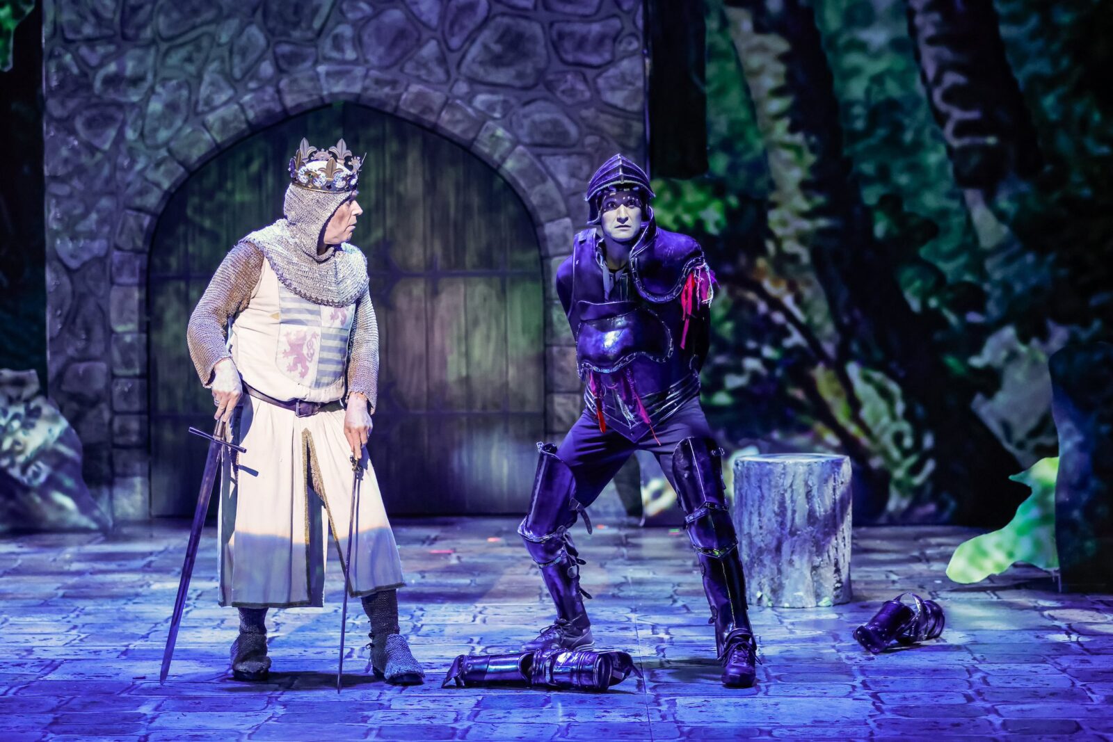 Uwe Kröger (Artus), Drew Sarich (Schwarzer Ritter) © Christian Husar/Bühne Baden