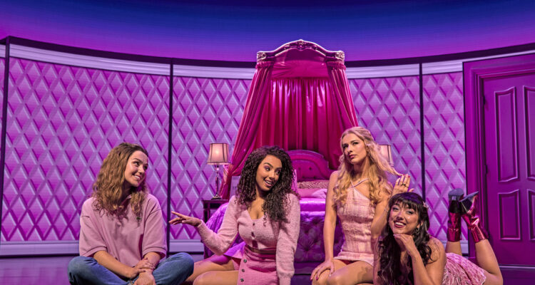 Charlie Burn (Cady), Elena Gyasi (Gretchen) Georgina Castle (Regina) Grace Mouat (Karen), Elena Skye (Janis) &copy; Brinkhoff-Moegenburg