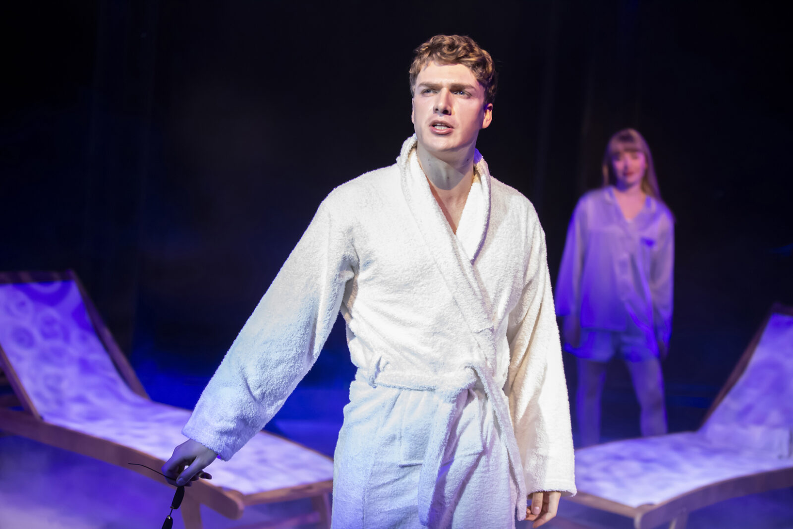 Daniel Bravo (Sebastian) und Abbie Bulden (Annette) © Pamela Raith