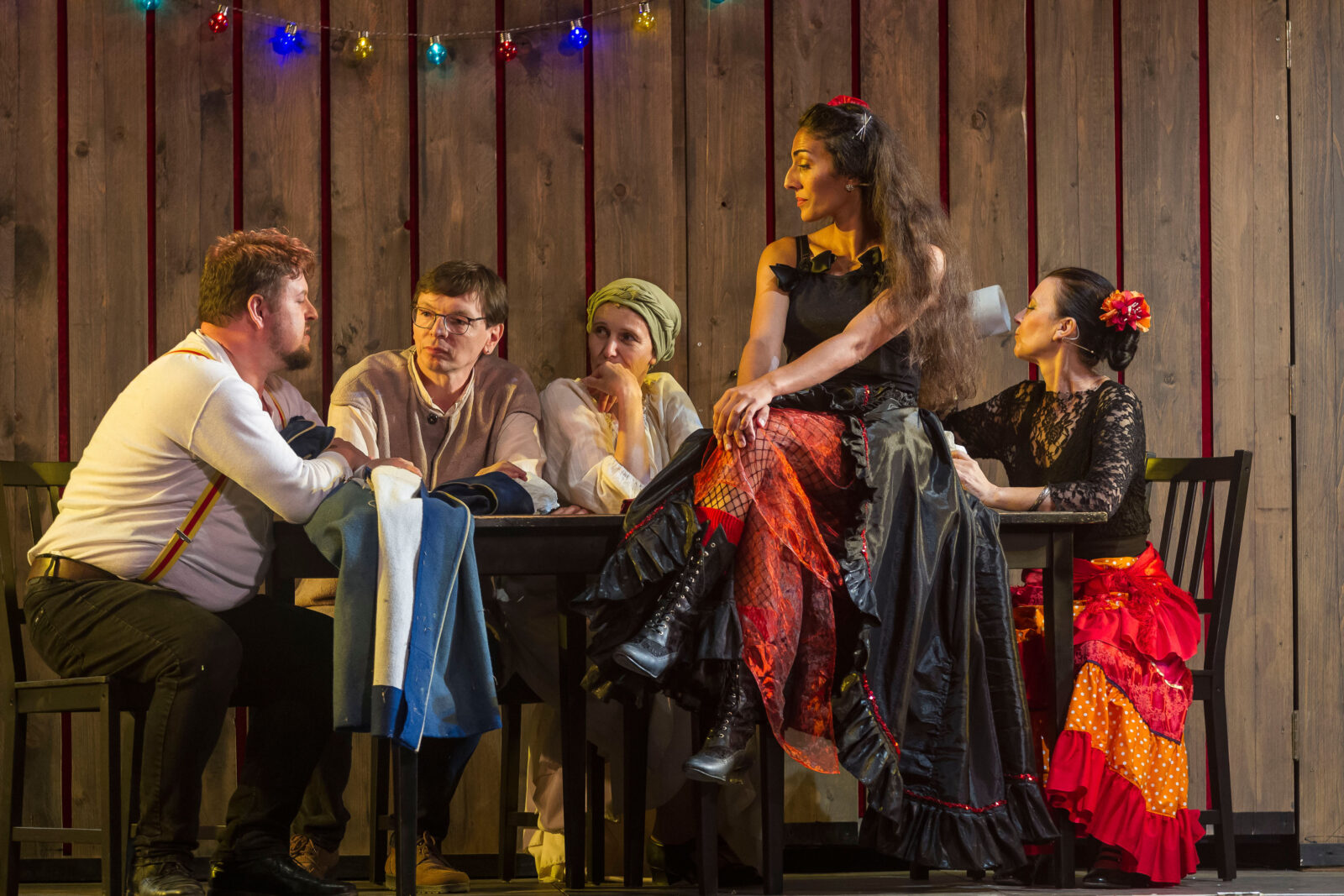 Sharon Isabelle Rupa (Inez), Ensemble &copy; Emília Horpácsi