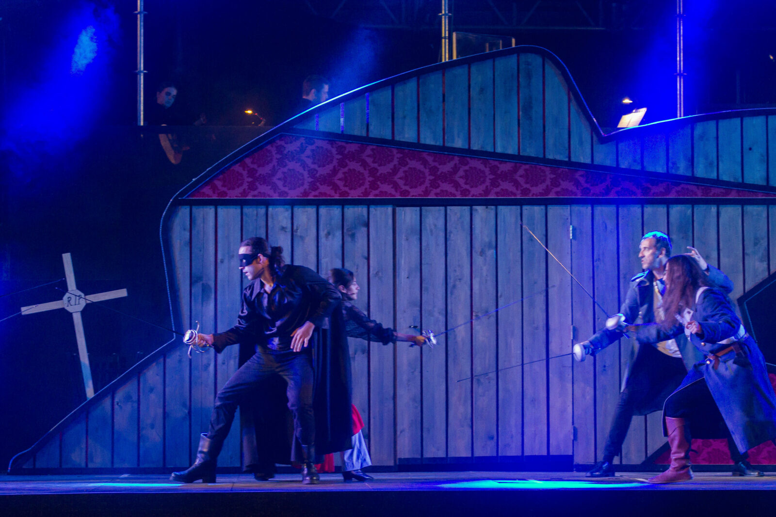 Nicky Wuchinger (Zorro), Ensemble &copy; Emília Horpácsi