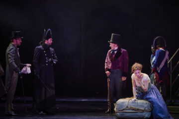 Filippo Strocchi (Javert), Armin Kahl (Valjean), Wietske van Tongeren (Fantine), Ensemble © Ludwig Olah