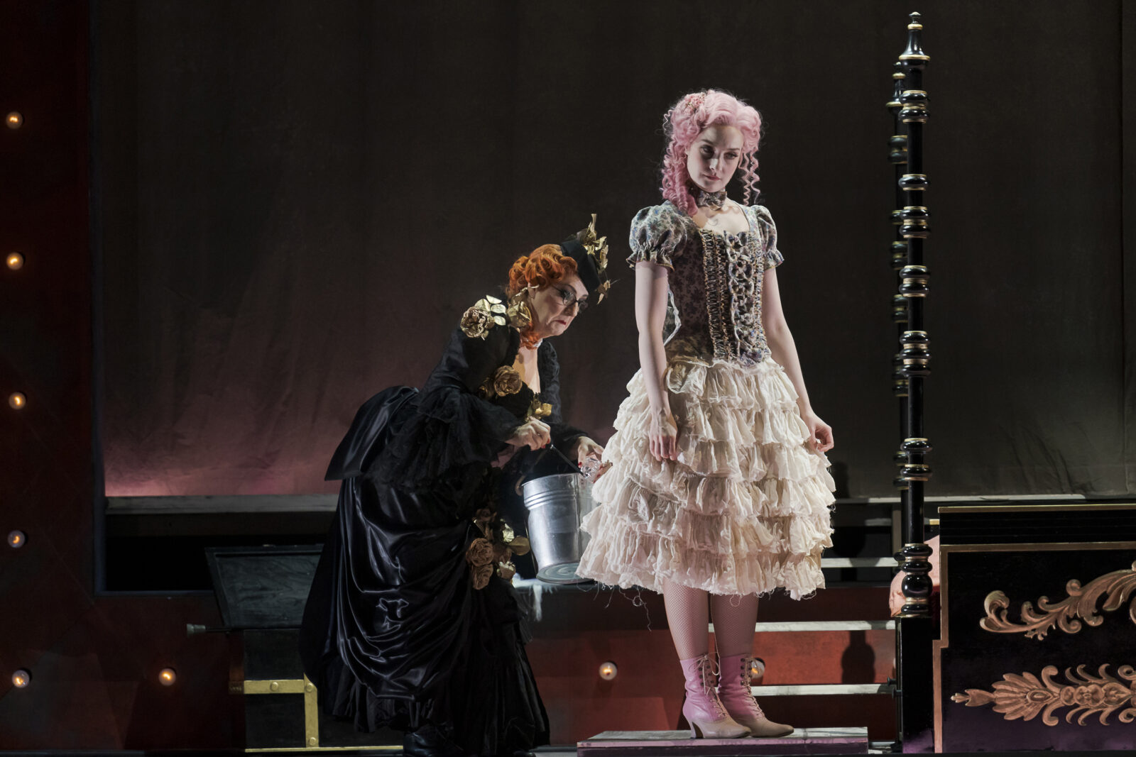 Helene Schneiderman (Old Lady), Nikola Hillebrand (Cunegonde) &copy; Werner Kmetitsch