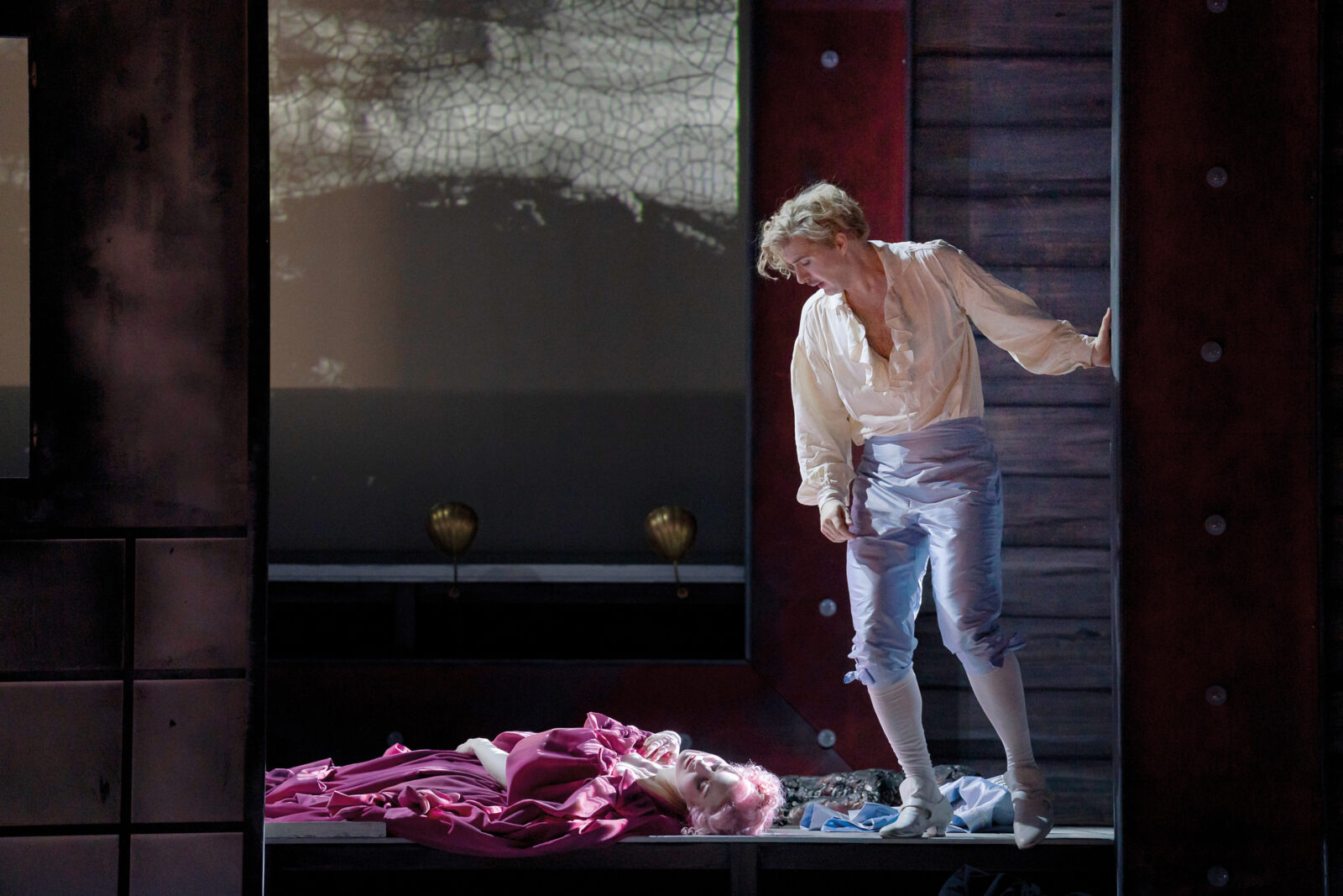 Nikola Hillebrand (Cunegonde), Matthew Newlin (Candide) &copy; Werner Kmetitsch