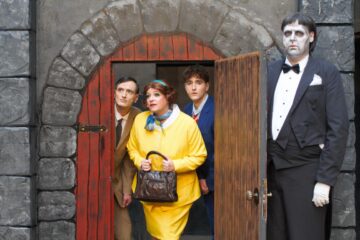 Christian von Derschau (Mal Beineke), Kathrin Borchelt (Alice Beineke), Lukas Finke (Lucas Beineke), Patric Sohrt (Lurch) © Münsterländische Freilichtbühne Greven-Reckenfeld e. V.