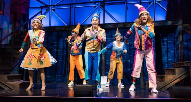Kirstin Hesse (Marie), Beka Bediana (Johnny), Arne Hoffmann (Tünnes), Barbara Nöske (Jeyn-Baptist), Ralf Borgartz (Willi) © Leon M. Gruß