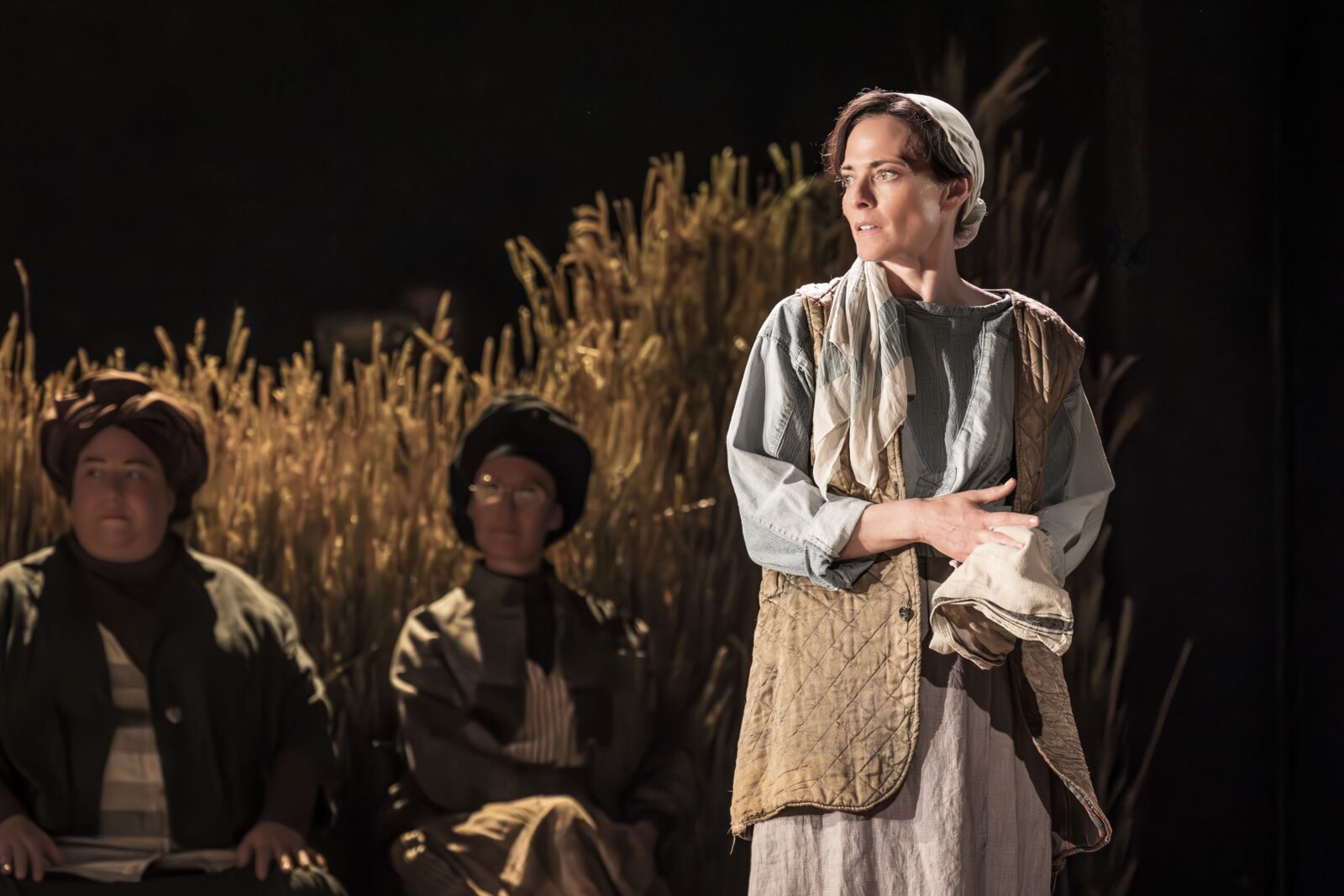 Lara Pulver (Golde) &copy; Marc Brenner