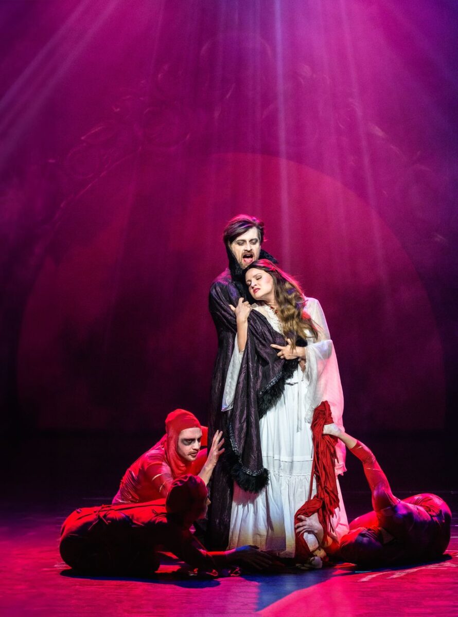 Natálie Dvořáková (Lorraine), Martin Holec (Šašek) &copy; Martina Root