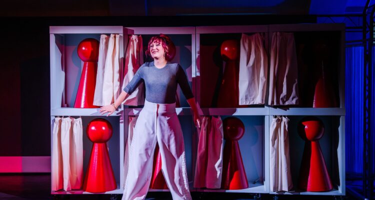 AMY in "Ein wenig Farbe" © Kirsten Nijhof