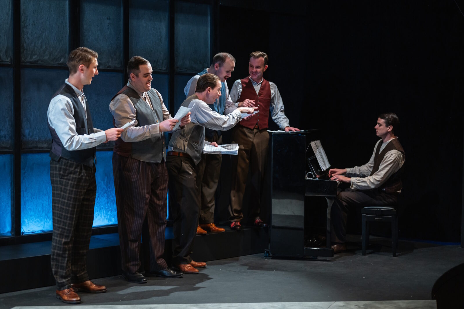 Johannes Breitsamter (Robert Biberti), Robert Flanze (Roman Cycowski), Lukas Benjamin Engel (Harry Frommermann), Magnus Pflüger (Erich Collin), Sebastian Hammer (Ari Leschnikow), Felix Koltun (Erwin Bootz) © Dominik Fröls
