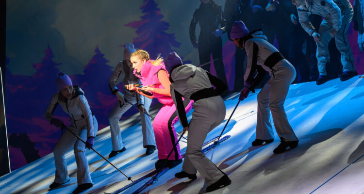 Anna Rosa Döller (Anna Maier), Ensemble © SLT, Tobias Witzgall