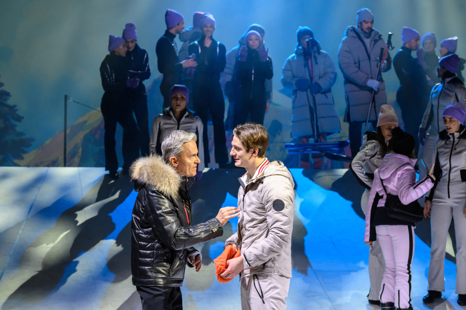 Alfons Haider (Johann "Joe" Unterbichler), Timotheus Hollweg (Franz Nicht), Ensemble © SLT, Tobias Witzgall