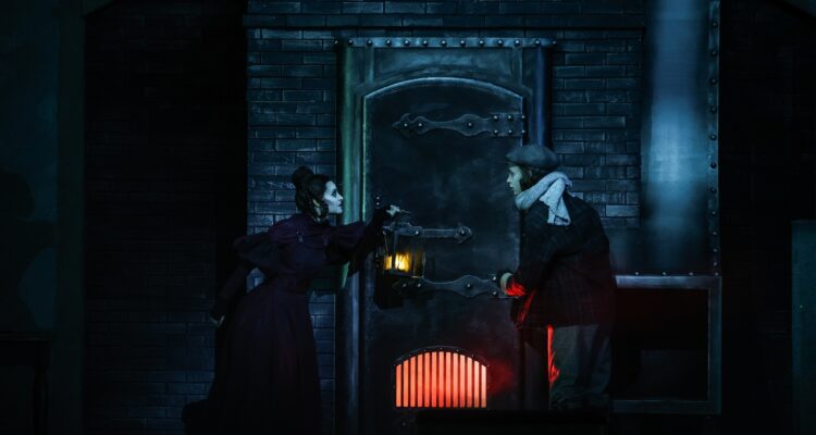 Daniela Dett (Mrs. Lovett), Lukas Sandmann (Tobias) &copy; Barbara Pálffy