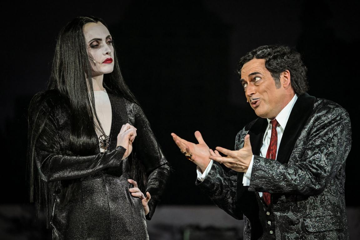 Maike Elena Schmidt (Morticia), Michael Kamp (Gomez) © Andreas Etter