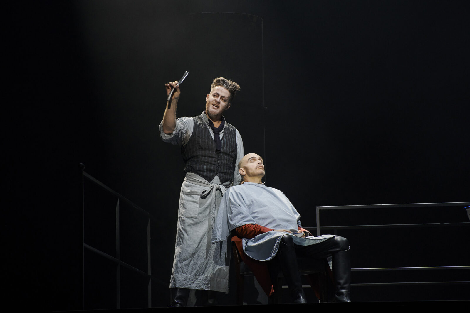 Ks. Morgan Moody (Sweeney Todd), Andreas Laurenz Maier (Richter Turpin) © Björn Hickmann