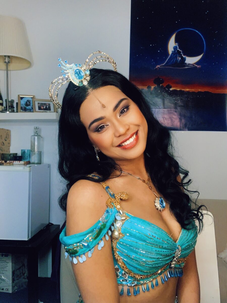 Mae Ann Jorolan backstage bei "Aladdin" © Mae Ann Jorolan