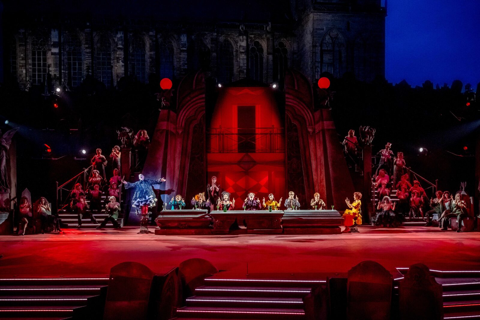 Mathias Schlung (Onkel Fester), Luisa Meloni (Pugsley), April Hailer (Grandma), Matthias Knaab (Lurch), Bettina Mönch (Morticia), Enrico De Pieri (Gomez), Sandra Leitner (Wednesday), Tobias Joch (Lucas Beineke), Fehmi Göklü (Mal Beineke), Veronika Hörmann (Alice Beineke), Ensemble Theater Magdeburg &copy; Andreas Lander