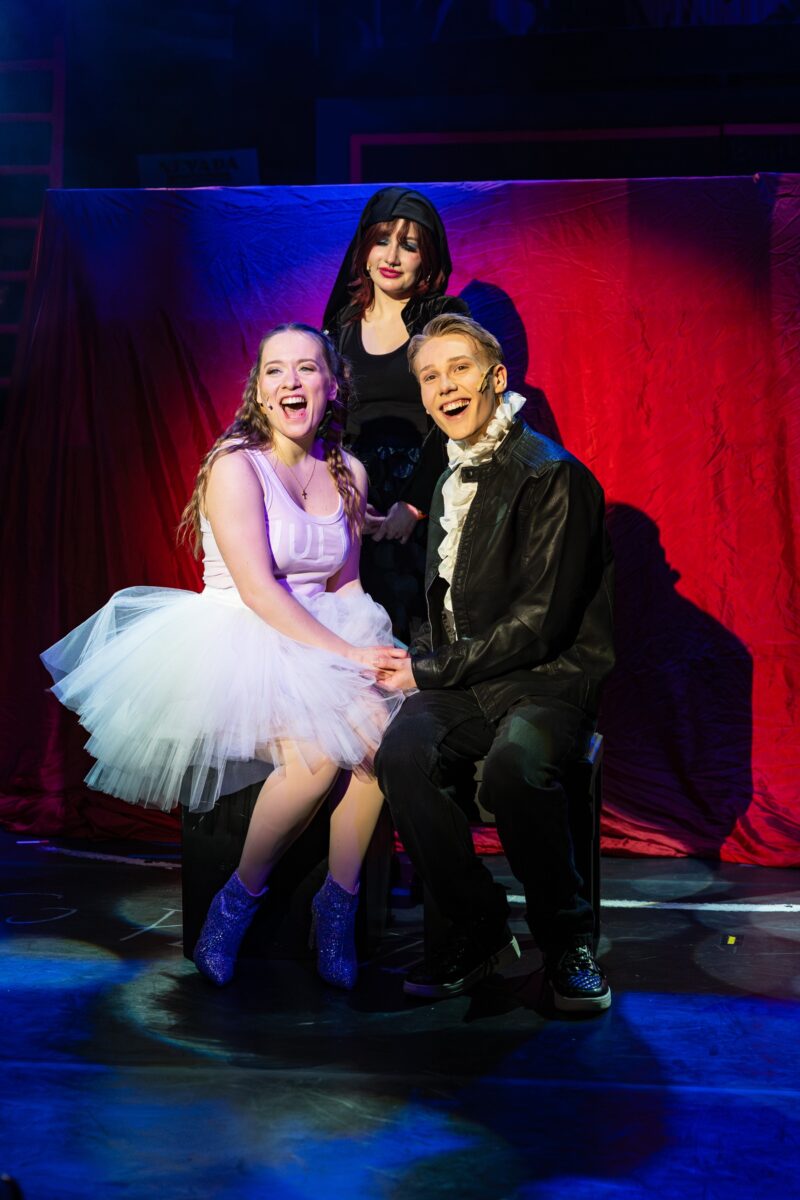 Anastasia Bechtold (Laura Schnabelstedt), Leonie Willms (Chantal), Jan Volpert (Danger) &copy; Peter Emig