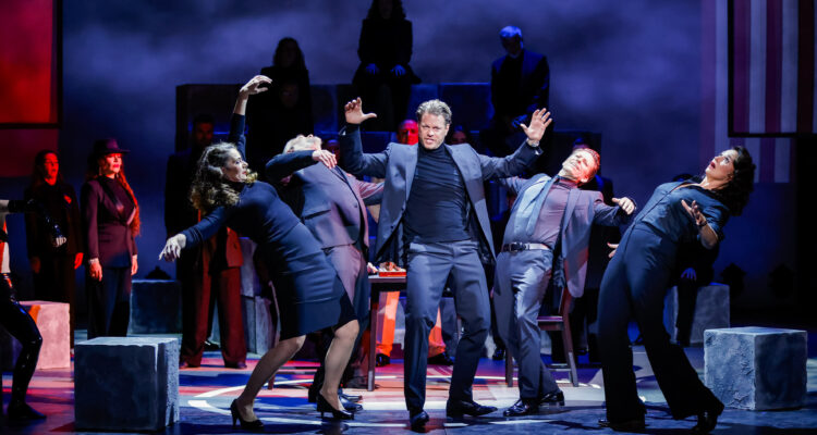 Ann Mandrella (Svetlana), Gerogij Makazaria (Alexander Molokov), Mark Seibert (Anatoly), Boris Pfeiffer (Walter de Courcey), Femke Soetenga (Florence) &copy; Christian Husar