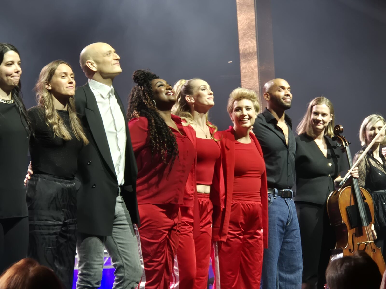 Dutch Divas 2026 - Band mit Drew Sarich, Ana Milva Gomes, Annemieke van Dam, Wietske van Tongeren, Gino Emnes &copy; André Böke