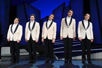 Anton Kuzenok (Ari Leschnikoff), Jakob Kleinschrot (Erich Abraham-Collin), Samuel Türksoy (Harry Frommermann), Max Dollinger (Roman Cykowski), Nicolas Ries (Robert Biberti) © Martin Kaufhold