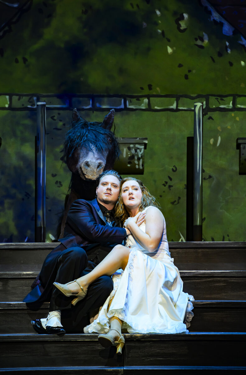 Nicolas Frederick Djuren (Mackie Messer), Inga Krischke (Polly Peachum) © Bettina Stöß