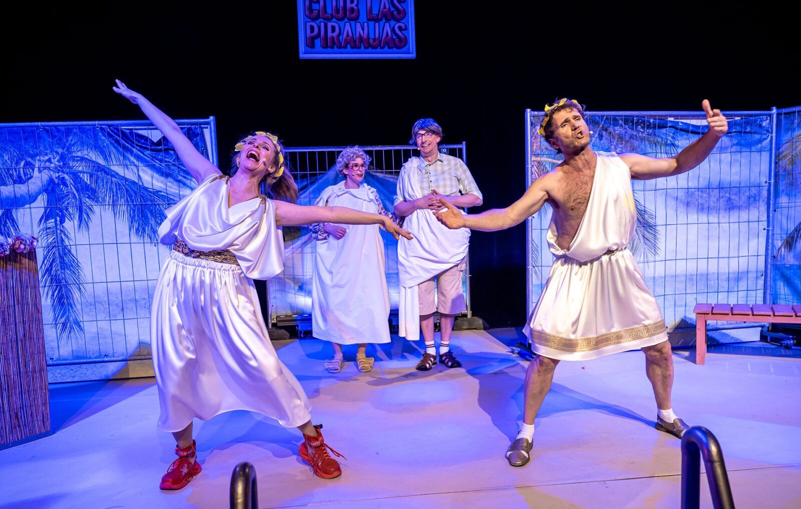 Saskia Dreyer (Biggi), Madlen Wegner (Herta), Daniel Heinz (Kurt), Frank Brunet (Edwin) © Udo Krause / theater-schwedt