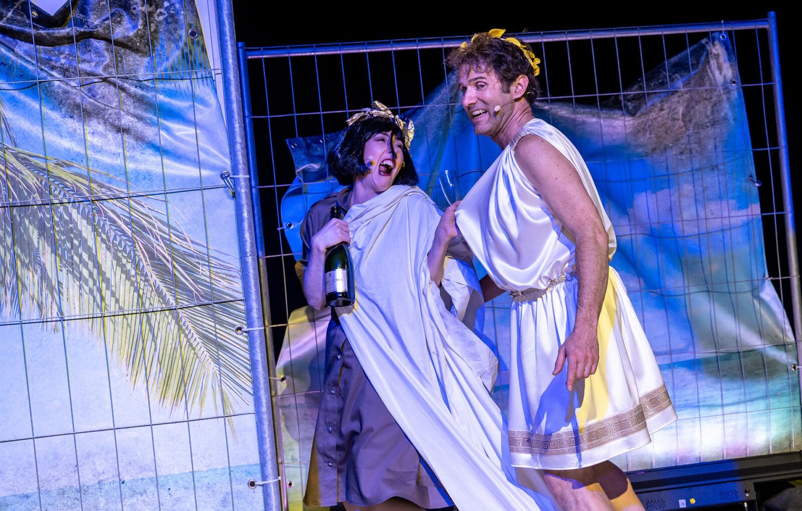 Klara Gmiter (Frau Dr. Wenger), Frank Brunet (Edwin) © Udo Krause / theater-schwedt