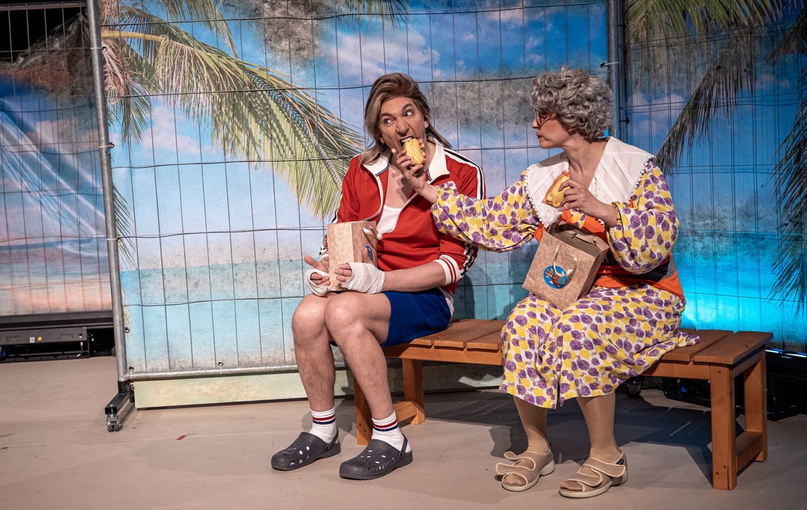 Daniel Heinz (Karl-Heinz), Madlen Wegner (Herta) © Udo Krause / theater-schwedt