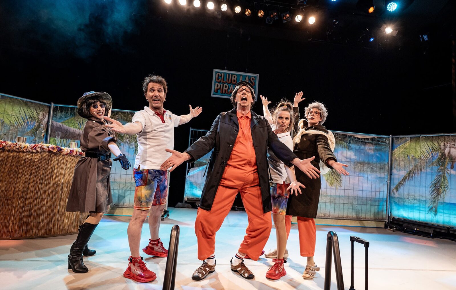Klara Gmiter (Frau Dr. Wenger), Frank Brunet (Edwin), Kurt (Daniel Heinz), Saskia Dreyer (Biggi), Madlen Wegner (Herta) © Udo Krause / theater-schwedt