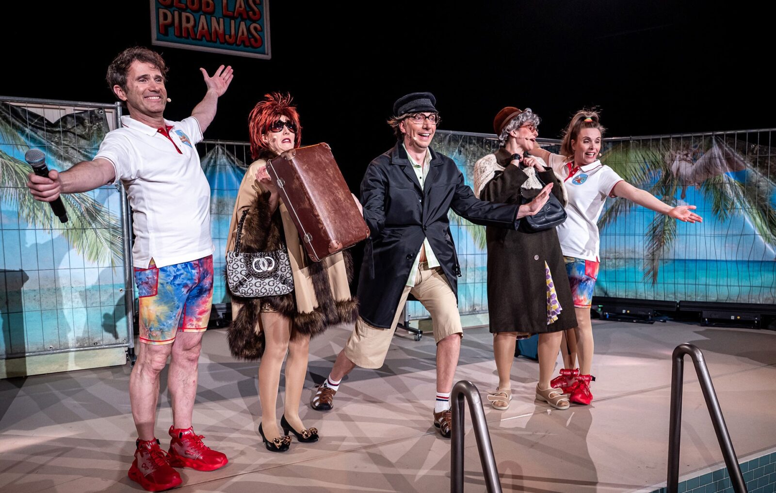 Frank Brunet (Edwin), Klara Gmiter (Margot), Daniel Heinz (Kurt), Madlen Wegner (Herta), Saskia Dreyer (Biggi) © Udo Krause / theater-schwedt
