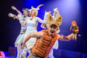 Augustin Berghof (Rex), Paula Oberfeier (Geißlein), Lotta Wolf (Gisela Geiß) © Marc Doradzillo